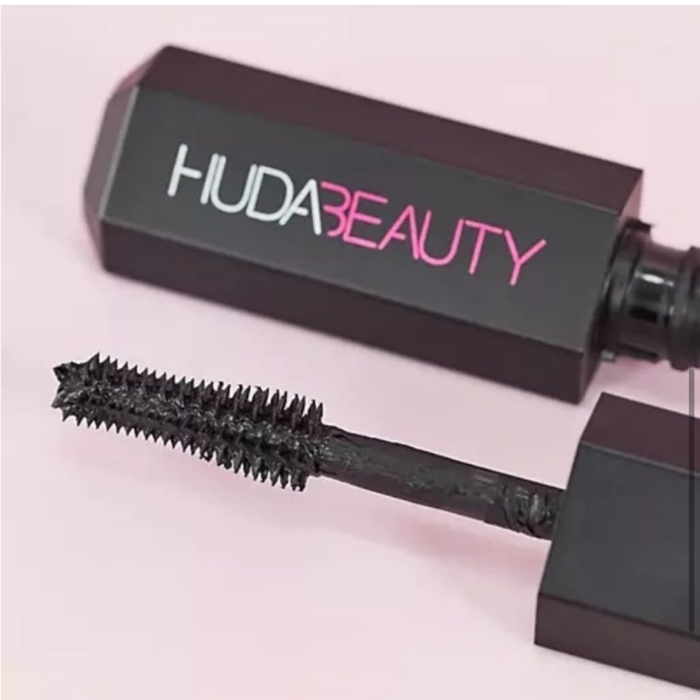 HUDA BEAUTY Legit Lashes 2in1 Mascara - Picture 4 of 13